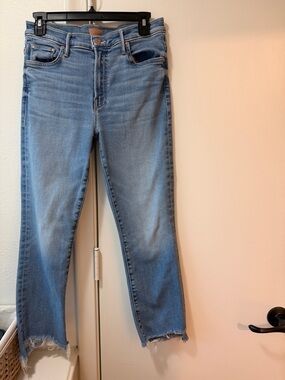 Mother insider crop step fray